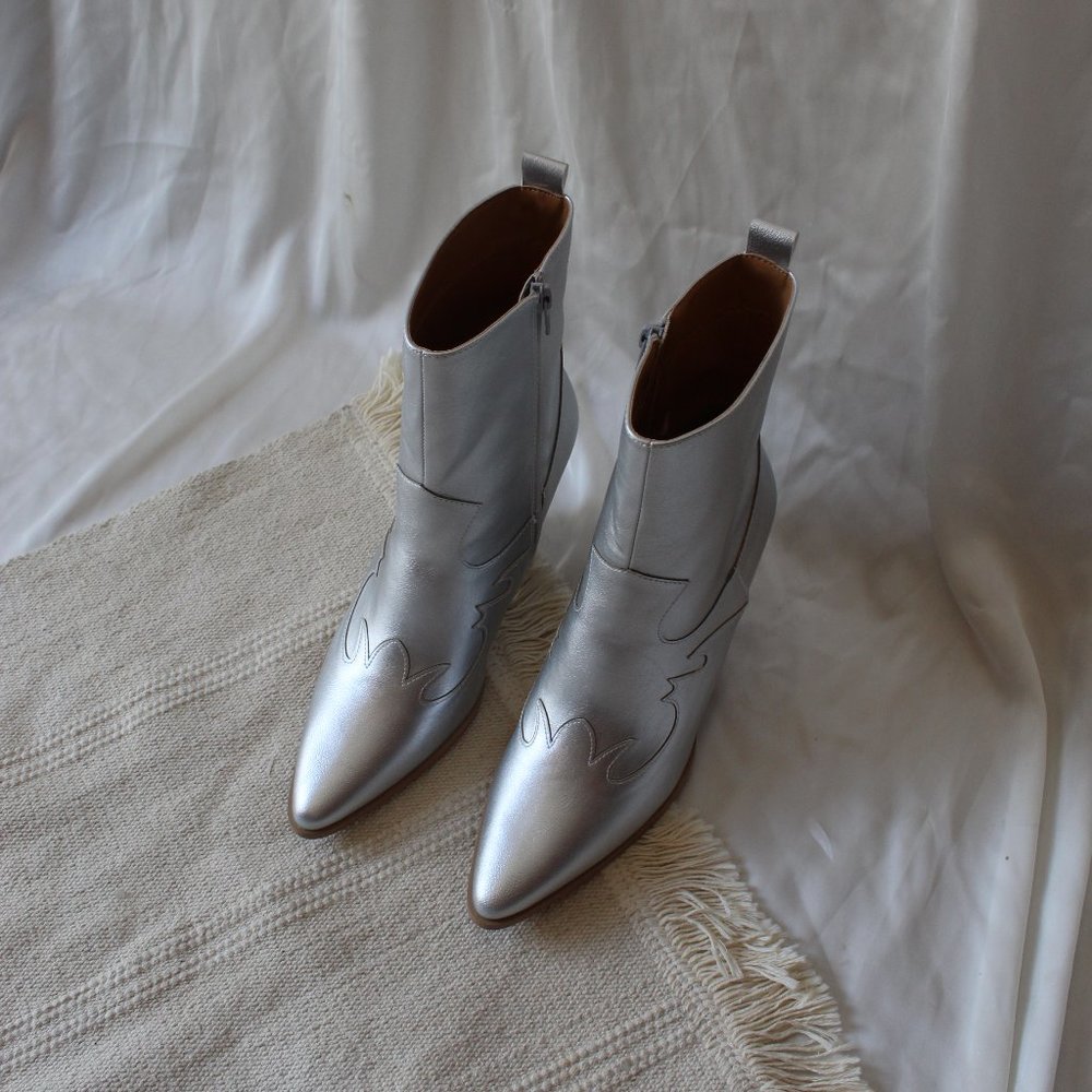 🆕The Jane// Silver Metallic western style boot - Picture 8 of 15